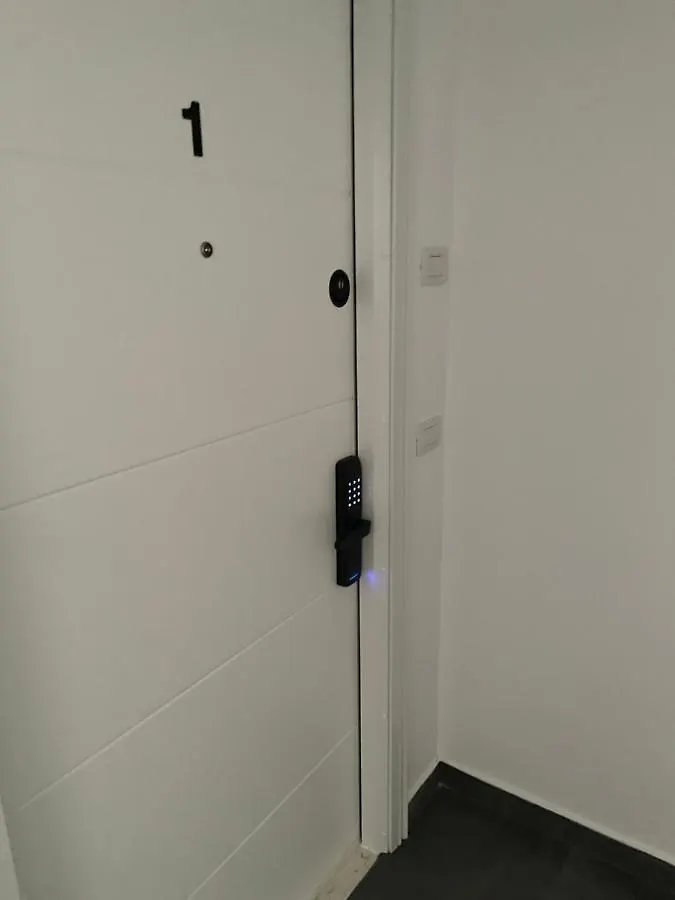 Central Studio Apartment 1, Tirana